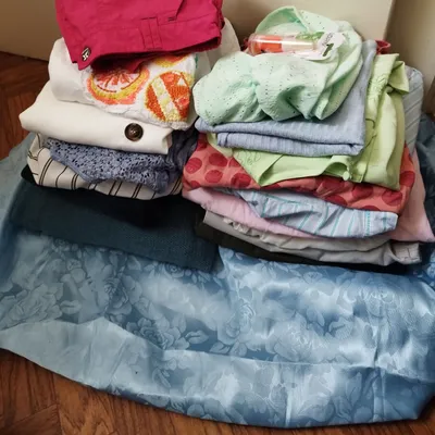 Lot revendeur 16 vêtements femme et 1 vernis 